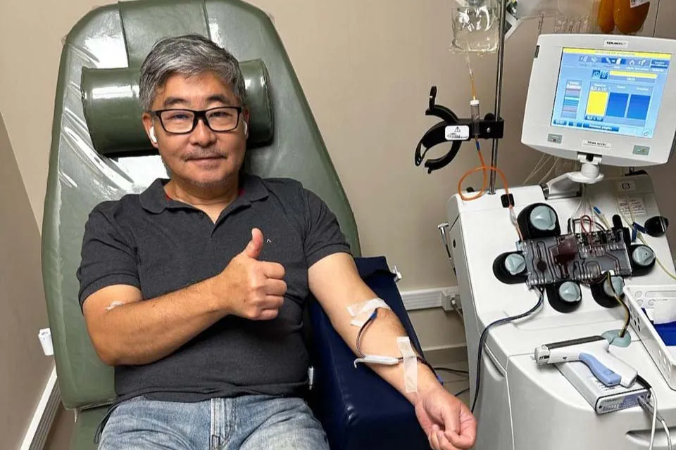 O advogado César Yukio Yokoyama, de 57 anos, incluiu o ato em sua rotina há uma década e calcula já ter realizado cerca de 45 doações no Hemepar, com foco na doação de plaquetas, componente que possui validade de apenas cinco dias após a coleta. Foto: Cés