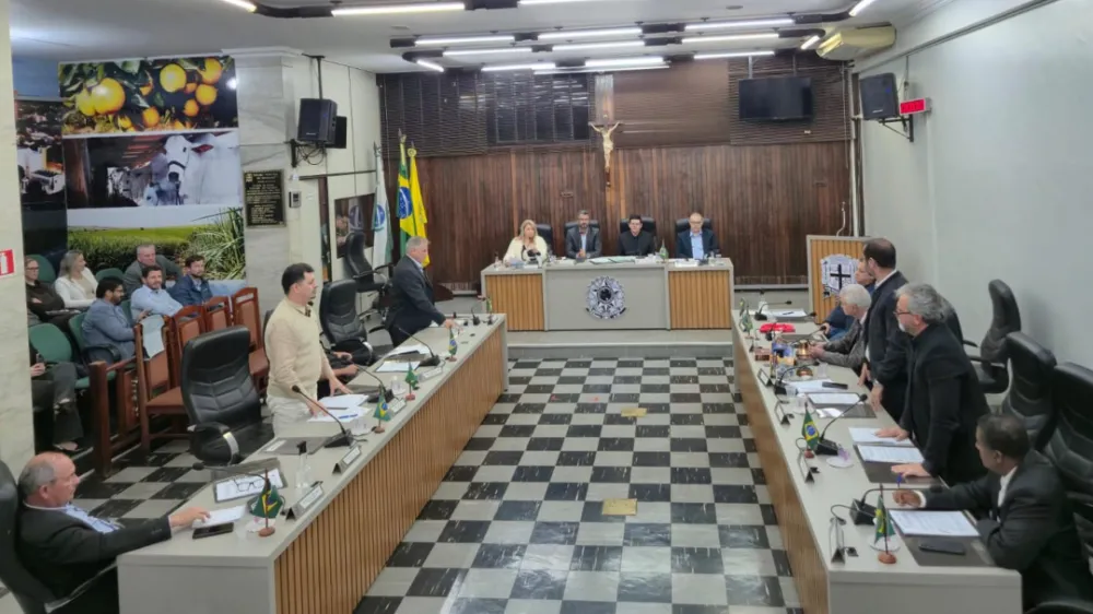 Aprovado por maioria proposta que cria cargo de Auxiliar Escolar