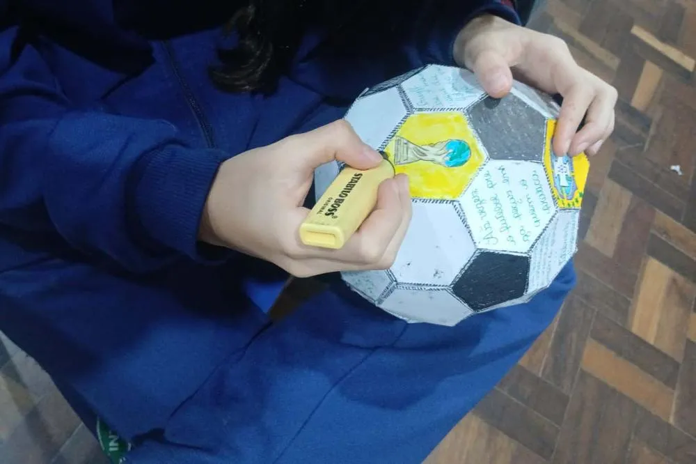 Leia Paraná entra em campo com projeto da Copa e fortalece leitura nas escolas estaduais
