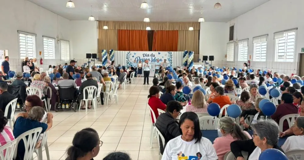 Bingo reúne idosos em tarde de diversão e confraternização em Paranavaí