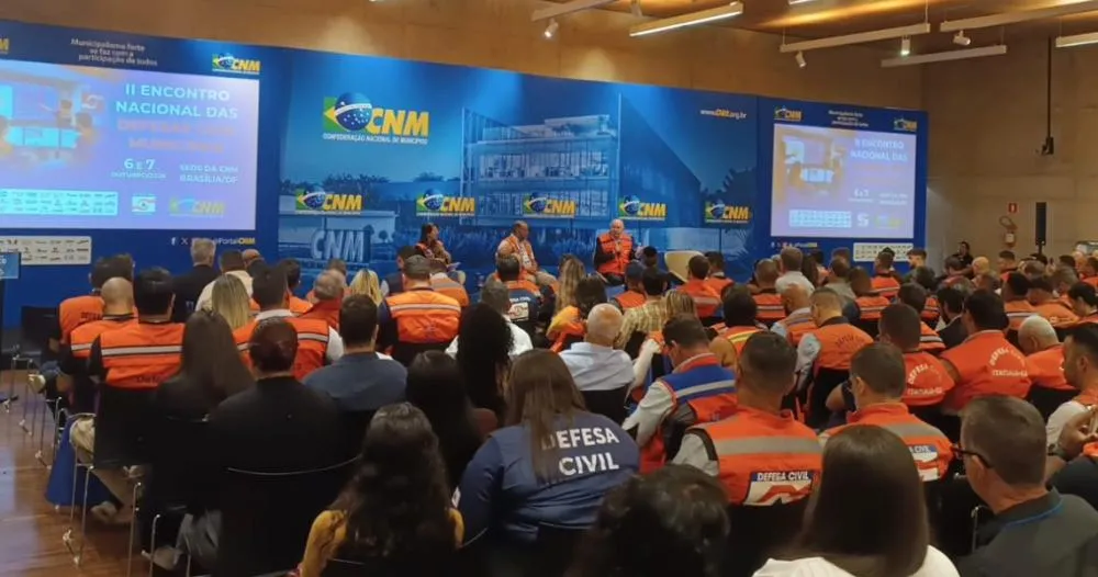 Paranavaí participa de encontro nacional sobre gestão de riscos e desastres em Brasília