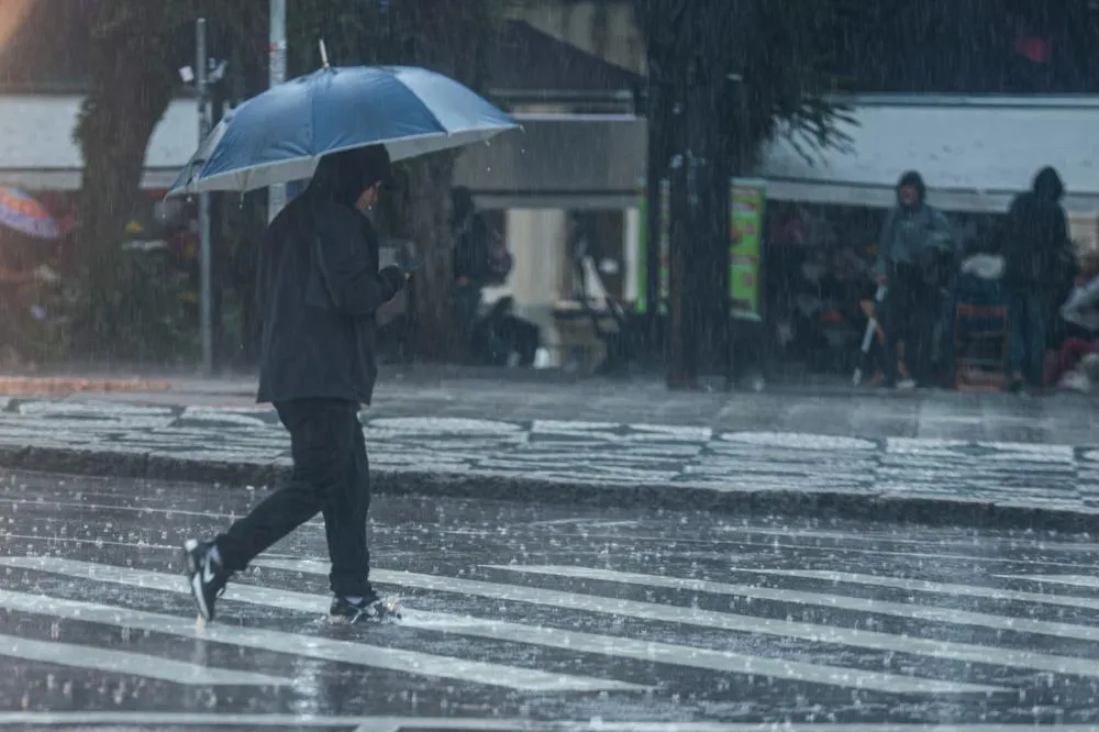 Chuva deve marcar o fim de semana e o feriado de Nossa Senhora Aparecida em Paranavaí e no Noroeste