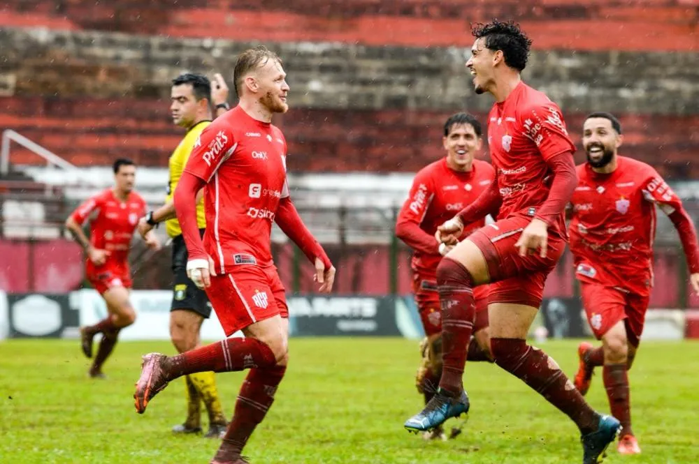 Em jogo de muitos gols, Paranavaí vence o Azuriz pela Copa Paraná