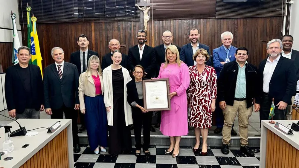 Professora Ilma Bono da Silva recebe Medalha Dr. José Vaz de Carvalho