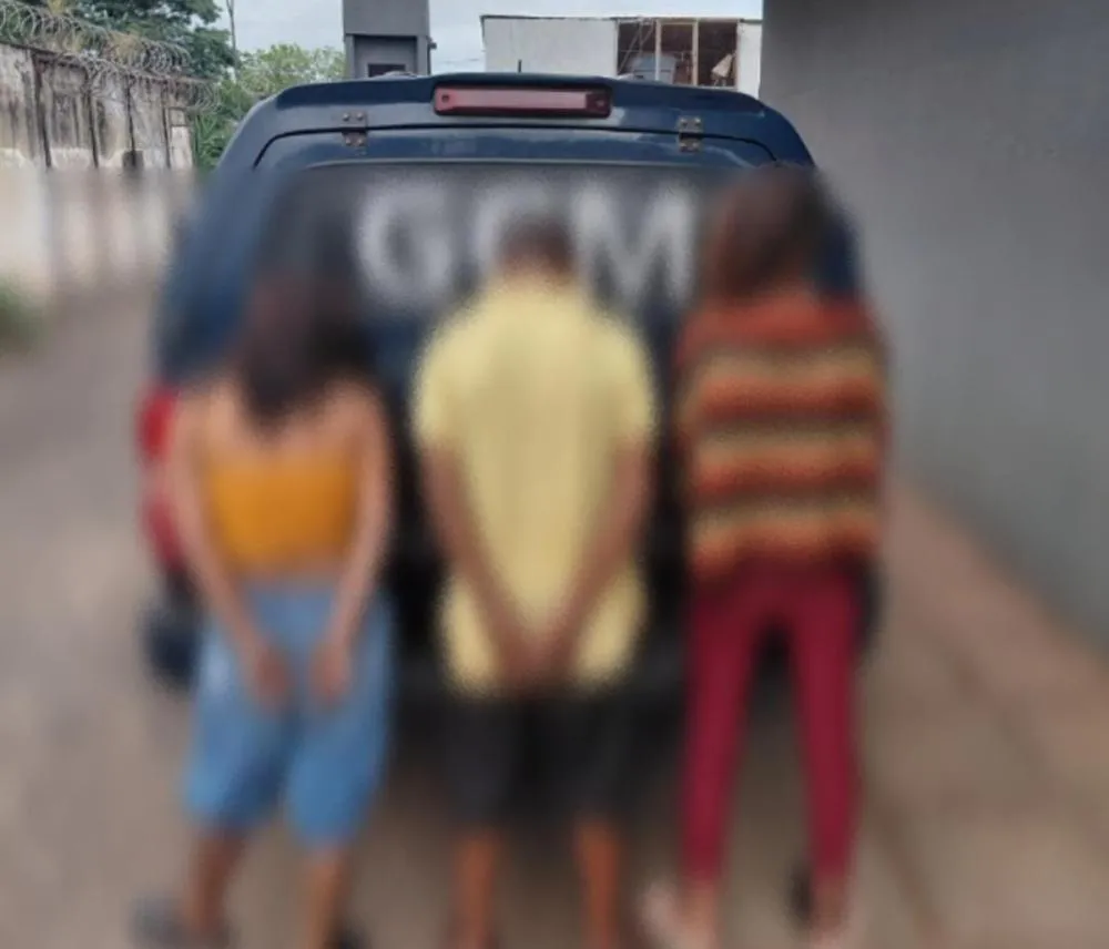 GCM apreende drogas, dinheiro e celulares em imóvel na Vila Alta em Paranavaí