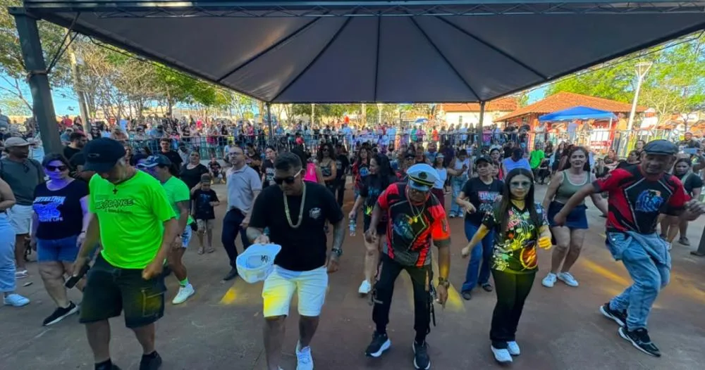 Flashback no Parque reúne 600 pessoas em Paranavaí; veja as fotos