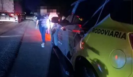 Colisão traseira entre dois carros é registrada na PR-218, em Paranavaí