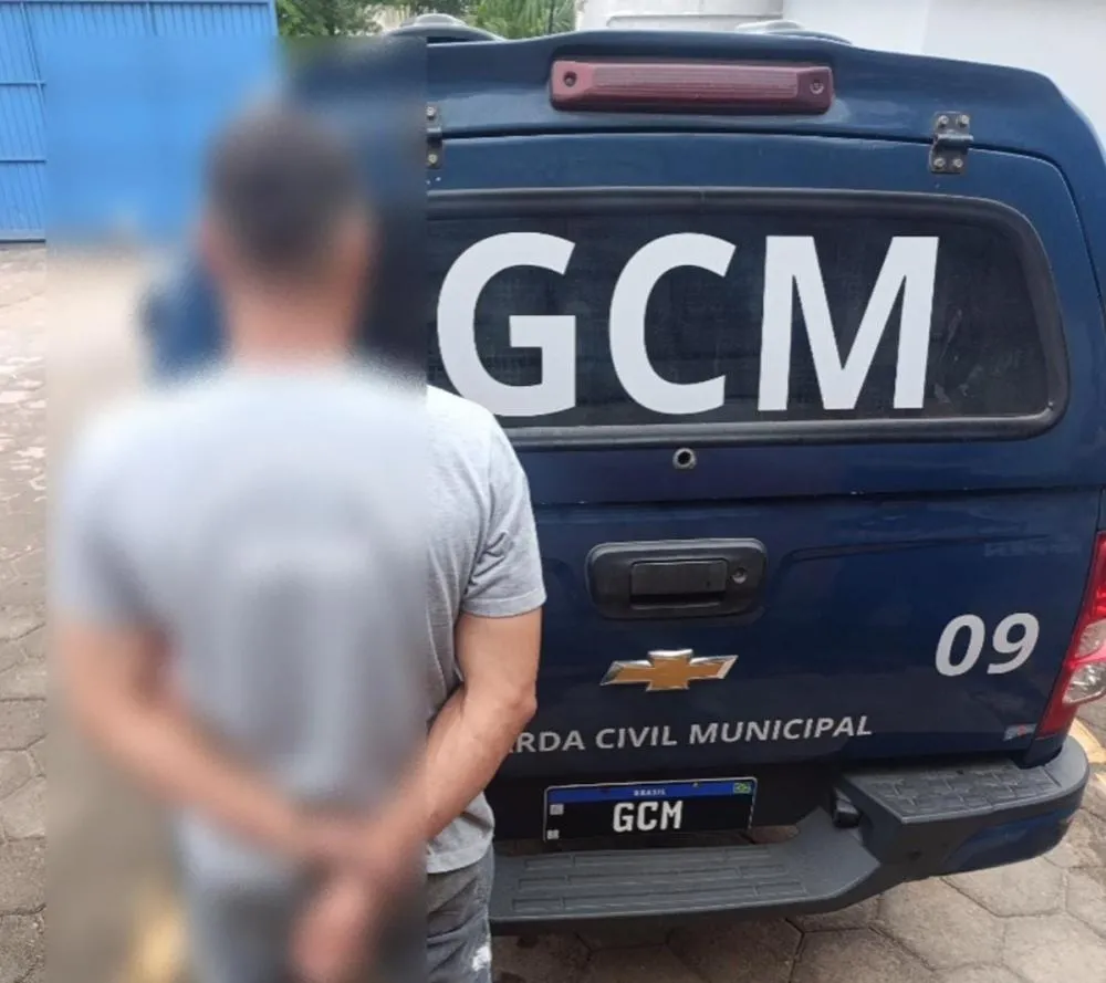 Preso em serviço externo é encaminhado à cadeia após filmar equipe da GCM em Paranavaí