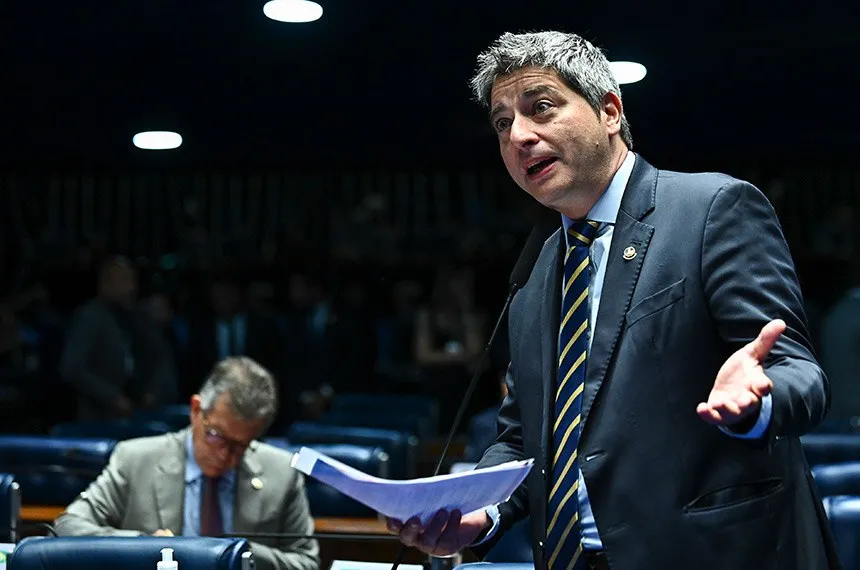 Carlos Portinho apresentou projeto de decreto legislativo para derrubar exigência de visto determinada pelo governo