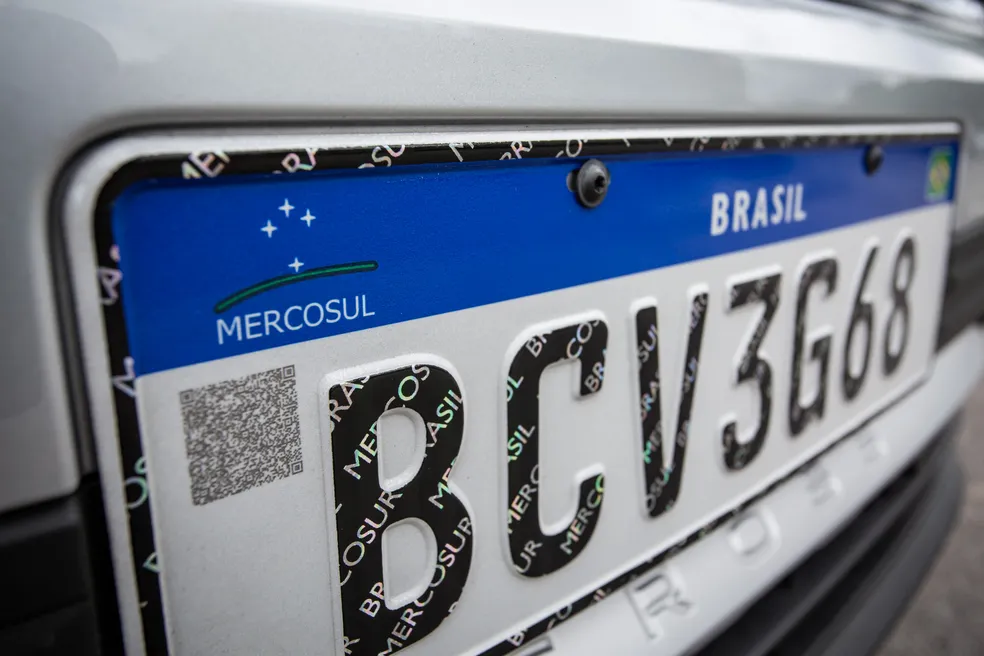 Placa no padrão do Mercosul — Foto: Fábio Tito/G1